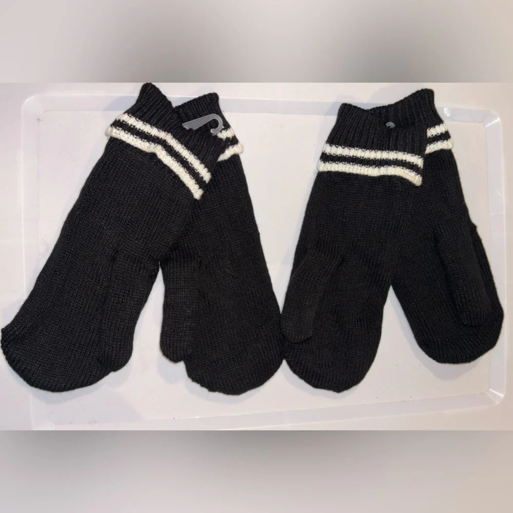 🧤🆕🧤Varsity Black and White Unisex Mittens-2 Pair